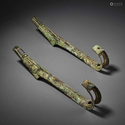 A RARE PAIR OF BRONZE 'DRAGON' FITTINGS