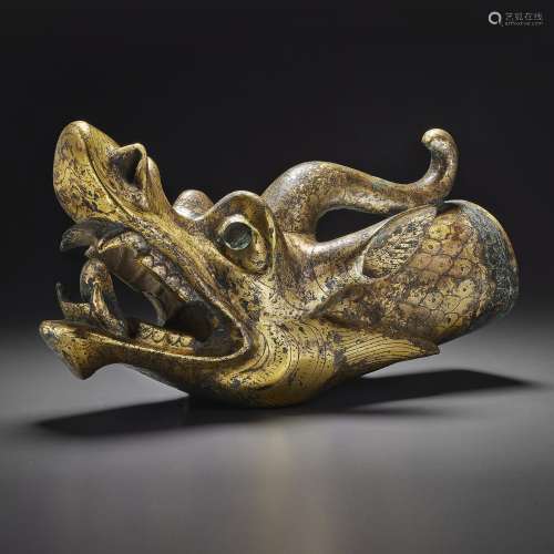 A MAGNIFICENT AND VERY RARE LARGE GILT-BRONZE ‘DRAGON HEAD’ ...