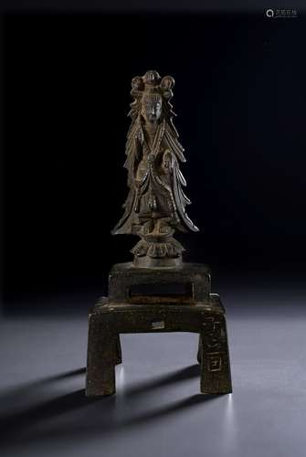 A BRONZE FIGURE OF A STANDING BODHISATTVA