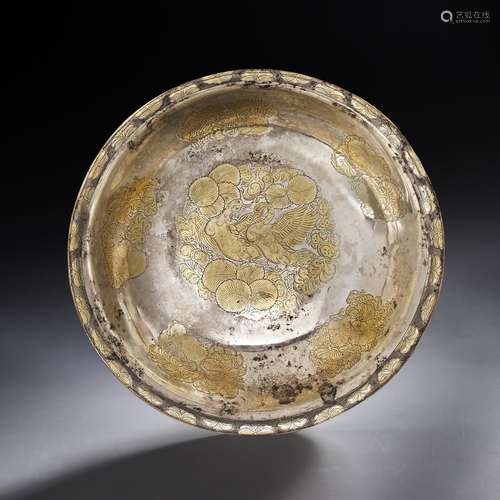 AN ENGRAVED PARCEL-GILT SILVER 'DUCKS' BOWL