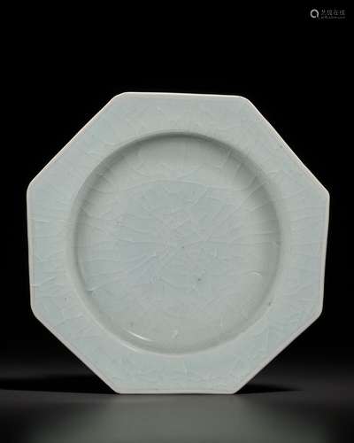 A VERY RARE LONGQUAN CELADON OCTAGONAL DISH