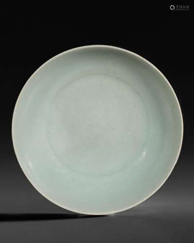 A SMALL LONGQUAN CELADON DISH