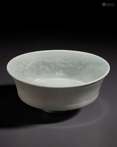 A PALE BLUISH-WHITE-GLAZED ' SHUFU ' BOWL