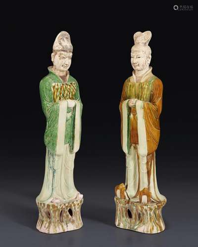 A PAIR OF LARGE SANCAI -GLAZED POTTERY FIGURES OF OFFICIALS