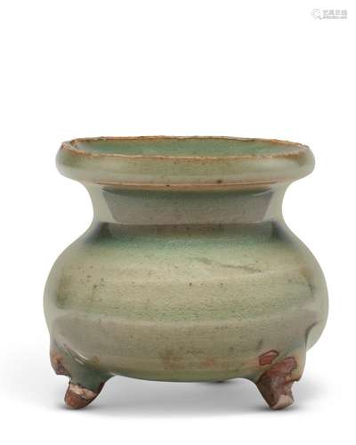 A RARE MINIATURE GREEN JUN TRIPOD CENSER