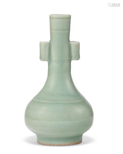 A LONGQUAN CELADON 'ARROW' VASE