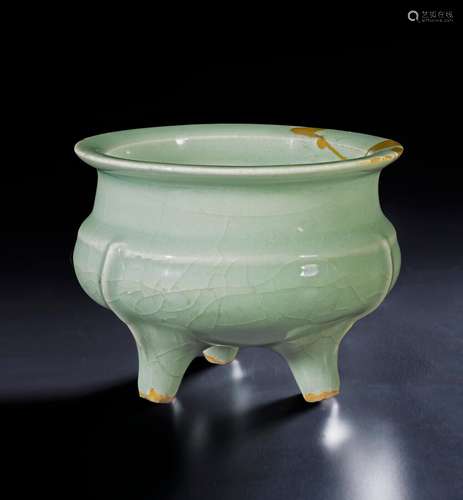 A LONGQUAN CELADON TRIPOD CENSER