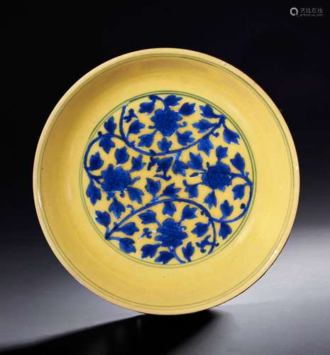 A RARE UNDERGLAZE-BLUE-DECORATED YELLOW-GLAZED 'PEONY SC...