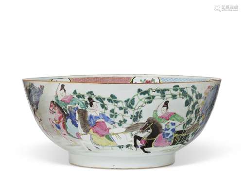 A LARGE FINELY DECORATED FAMILLE ROSE PUNCH BOWL