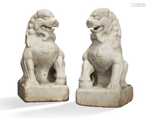 A PAIR OF WHITE MARBLE LIONS