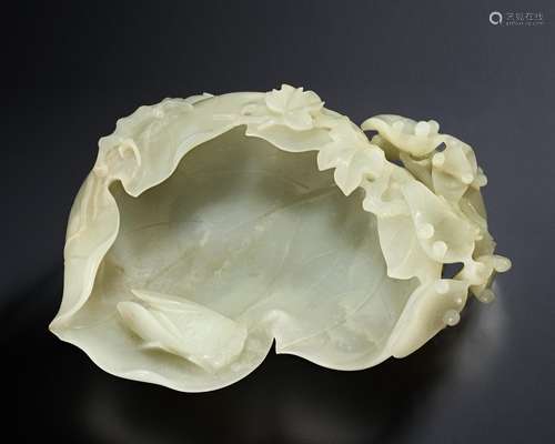 A PALE GREENISH-WHITE JADE 'LEAF-SHAPED’ BRUSH WASHER