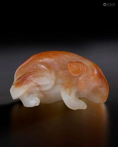 A SMALL PALE GREYISH-WHITE AND BEIGISH-BROWN JADE CARVING OF...