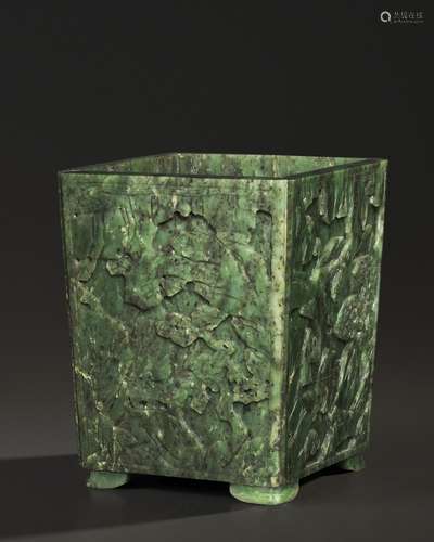 A SPINACH-GREEN JADE SQUARE BRUSH POT