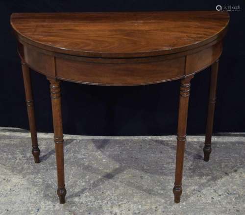 An antique wooden circular top card table 74 x 96 x 42 cm.