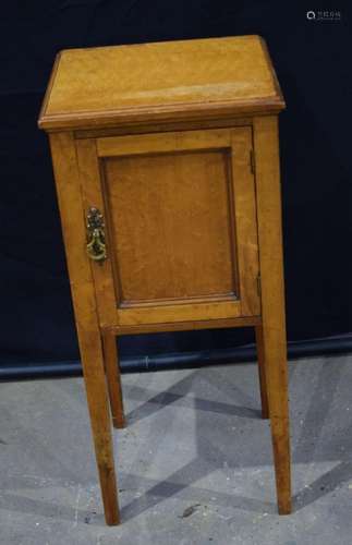 A small maple wood bedside cabinet 76 x 36 x 42cm.