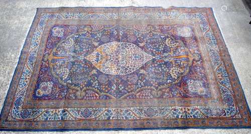 A large Persian Faraghan rug 280 x 186 cm.