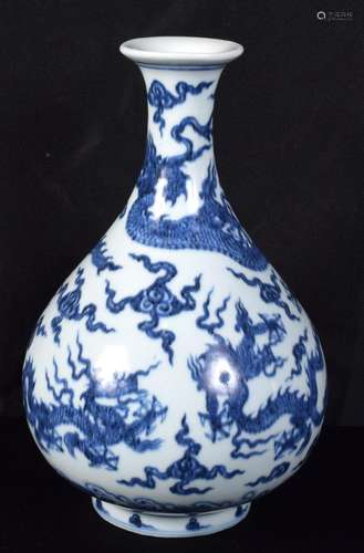 A Chinese blue and white porcelain Yuhuchunping vase decorat...