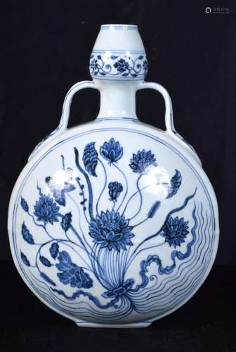 A Chinese porcelain blue and white moon flask decorated with...