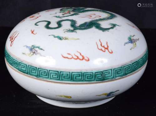 A Chinese porcelain Famille-Verte fruit box decorated with a...