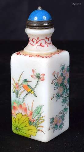 A Chinese hardstone snuff bottle decorated with birds and fl...