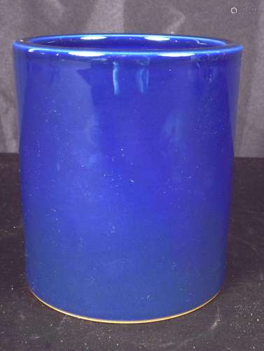 A Chinese porcelain blue ground brush pot. 14 x 12.5cm