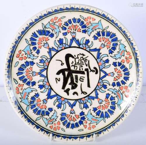 A glazed pottery Isnik plate 23 cm.