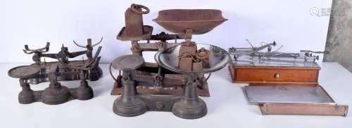 A collection of vintage scales (Qty)
