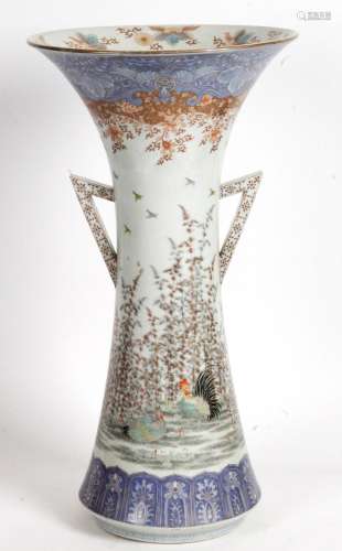 JAPON, PÉRIODE MEIJI (1868-1912) Grand vase corné en porcela...