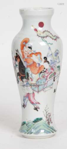 CHINE, VERS 1900 Petit vase balustre en porcelaine et émaux ...