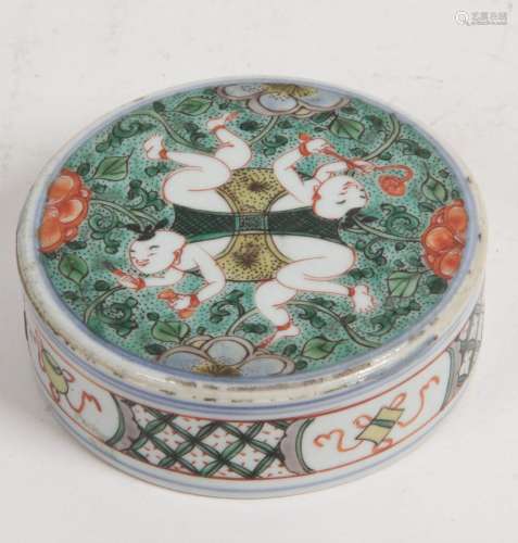 CHINE, XIXE SIÈCLE Couvercle en porcelaine et émaux de la fa...