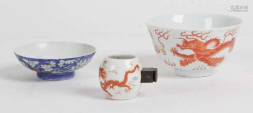 CHINE, FIN XIXE ET XXE SIÈCLE Lot de trois porcelaines compr...