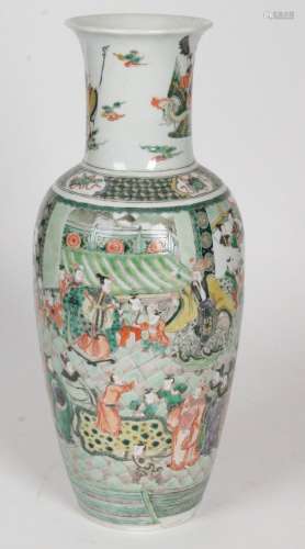 CHINE, FIN XIXE SIÈCLE  Vase balustre en porcelaine et émaux...