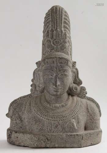 INDE, FIN XXE SIÈCLE Buste du Dieu Shiva en granit gris, la ...