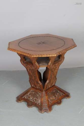 TABLE GUÉRIDON de forme octogonale en bois naturel mouluré e...