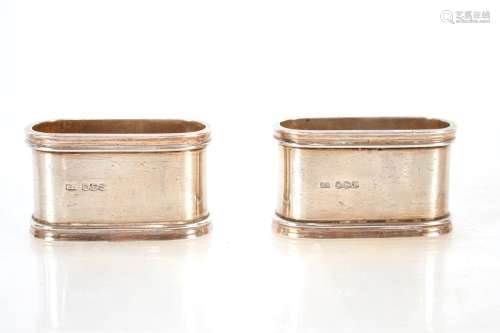 A pair of oval silver napkin rings,Sheffield 1963, 4oz