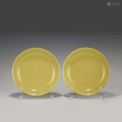 MING WANLI FAMILLE JAUNE GLAZED PLATE