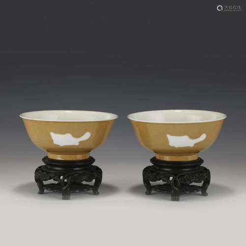 PAIR OF QING THREE FISH BOWLS