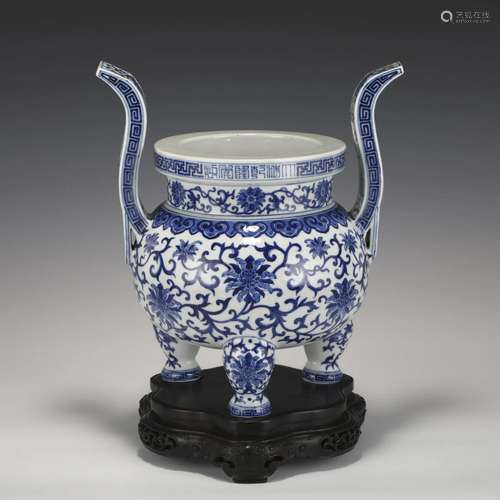 QING QIANLONG BLUE & WHITE INCENSE BURNER