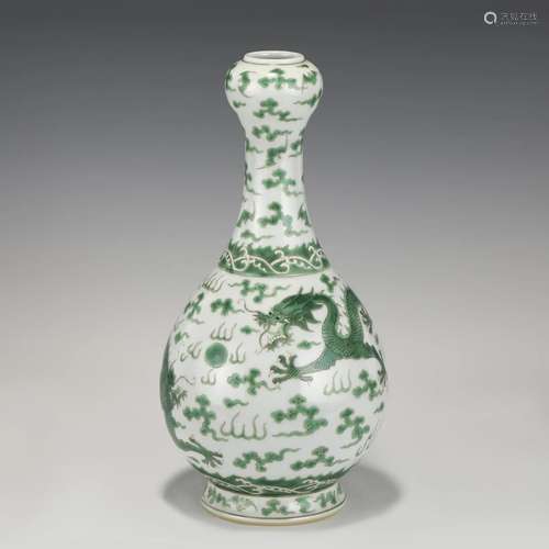 QING QIANLONG FAMILLE VERTE GARLIC BOTTLE