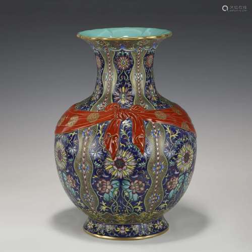 QING QIANLONG FAMILLE ROSE VASE