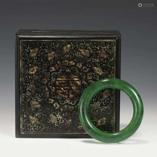 JADEITE BANGLE IN BOX