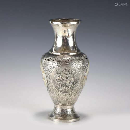 CHINESE EXPORT SILVER MOP INLAID CONCH VASE