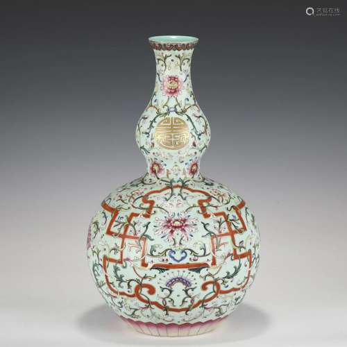 QING QIANLONG FAMILLE ROSE VASE