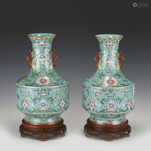 PAIR QING OF QIANLONG FAMILLE ROSE VASES ON STAND