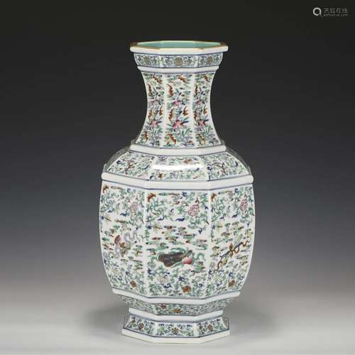 QING QIANLONG DOUCAI BAFANG VASE