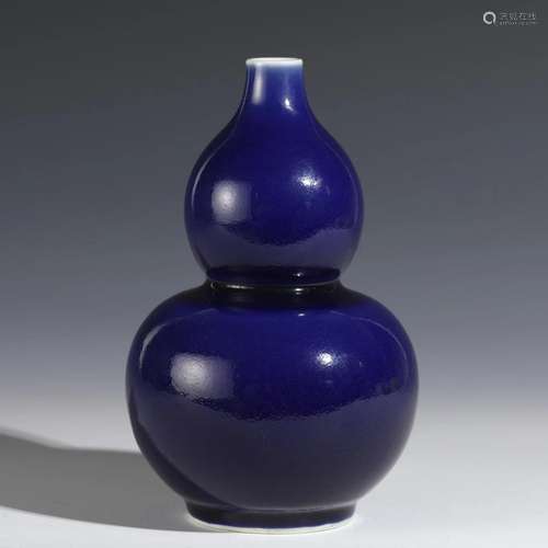 QING QIANLONG JI BLUE GOURD VASE