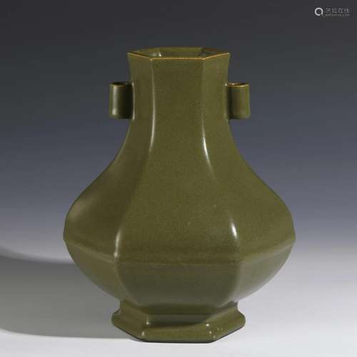 QING QIANLONG TEA DUST GLAZED VASE