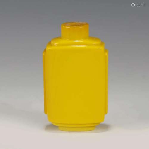 QIANLONG YELLOW PEKING GLASS SNUFF BOTTLE