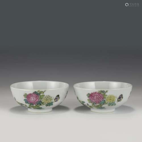 QING PAIR OF YONGZHENG FAMILLE ROSE BOWLS