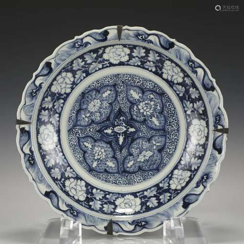 YUAN BLUE & WHITE WRAPPED FLORAL PLATE